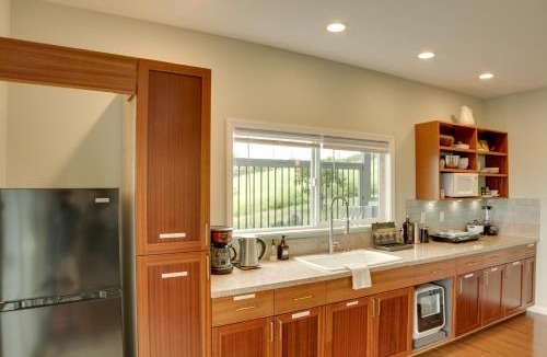 Discovery Harbour Apartment | Ocean Views | Peaceful Retreat | Volcano & Beaches