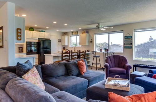 Yachats House | Ocean Views & Tide Pool Access! Yachats!