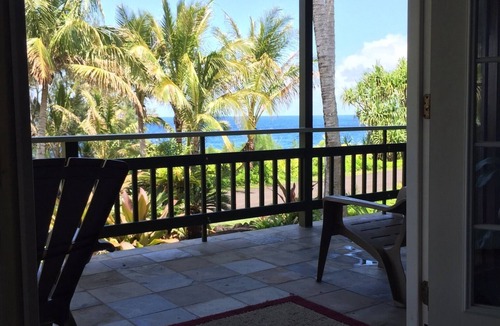 Kapoho House | Ocean Views Whale Watching Sea Turtles Sunrise Lanai King Bed