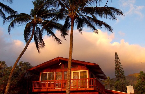 Waimanalo Beach House | Oceanfront Gem! Private 4 bdr beach home on long white sandy Waimanalo Beach.