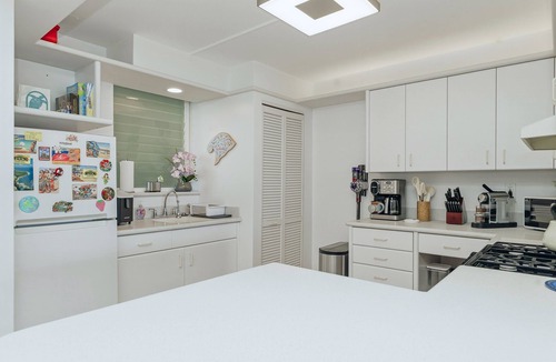 Diamond Head - Kapahulu - St. Louis Condo | Oceanfront Gold Coast with Full Ocean & Diamond Head Views! Free Parking!