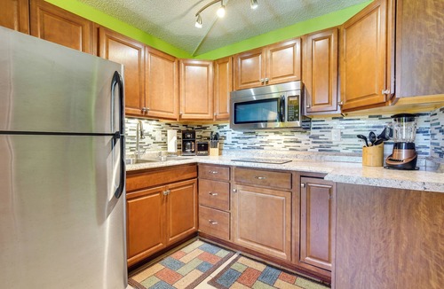 Historic Kailua Village Condo | Oceanfront Kailua-Kona Islander Studio w/Lanai!