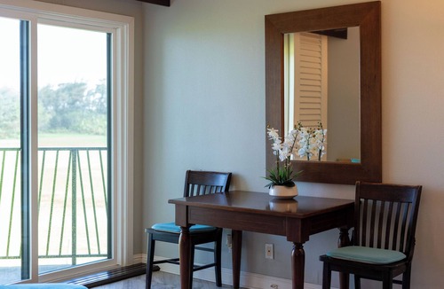 Hanamaulu Condo | Oceanfront Kauai Beach Resort, 4 Pools, 2 hot tubs, Spa and Restaurants on Site