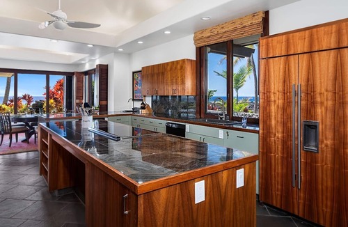 Kailua-Kona House | 🏖️Oceanfront Kona Home | Beach Access + Walk to Town