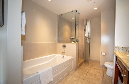 Honokowai Hotel | Oceanfront Lahaina Retreat | 2 Bedroom Resort View at Honua Kai Resort & Spa