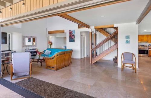 Kahaluu Bay House | Oceanfront Luxury House, Pool & AC, Near Magic Sands