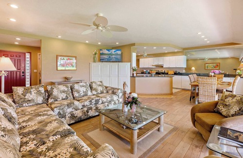 Historic Lahaina Front Street House | Oceanfront Puamana 9-2 4BR – Beach at Your Door