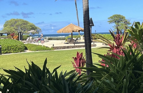 Hanamaulu Condo | Oceanfront Resort, 4 Beautiful Pools, 2 Jacuzzis, Steps to Beach, ocean views!