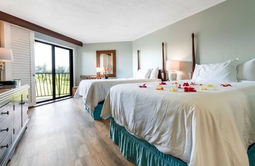 Hanamaulu Condo | Oceanfront Resort, 4 pools, 75 foot waterslide, restaurants on site