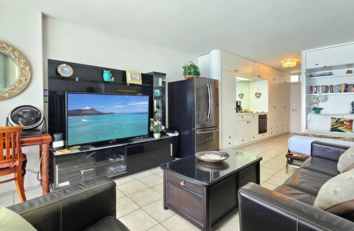 Diamond Head - Kapahulu - St. Louis Apartment | Oceanfront studio in Honolulu for a relaxing getaway with terrific views.