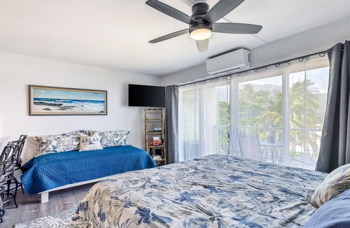 Makaha Condo | Oceanfront Studio on Makaha Beach!! Legal 7 day minimum rental!!!
