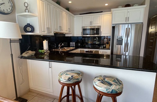 Honokowai Condo | Oceanfront Views! Corner unit!