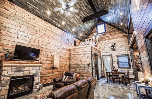 Hochatown Cabin | Off The Record - Couples Cabin, Farmhouse Style, Sleeps 4, High-End Amenities