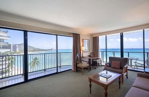 Waikiki Hotel | On Beautiful Waikiki Beach! Pool, Spa, 3 On-Site Restaurants, Water Activities