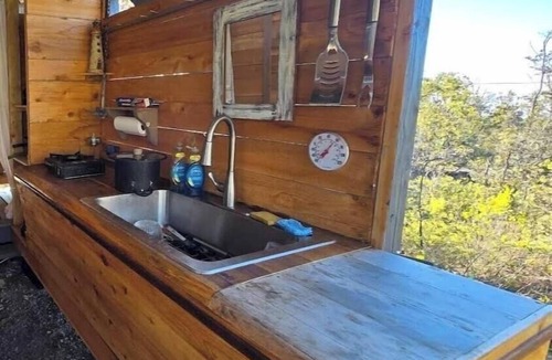 Ocean View Cabin | One bedroom cabin with fridge,kitchen and shower close to the clean toilets.