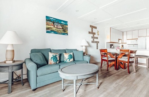 Nawiliwili Apartment | One Unit w/Two Bedroom | Free Parking | Outdoor Pool Access | Near Park