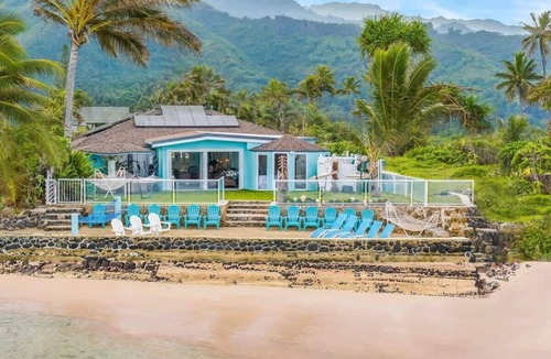 Hauula Villa | Only Estate w/PrivateBeach|3Spas|THTR|JurassicPark|#1 Rental in Hawaii|3 beachfront Jacuzzis|90-inch Theater Room