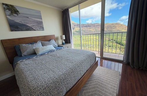 Makaha Condo | Panoramic Ocean/Mountain View Apartment