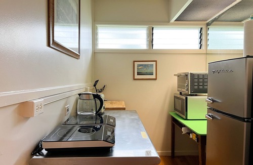 Waimanalo Beach Apartment | Paradise Found Waimanalo - Quiet & Private Beachside Suite with Air Conditioning