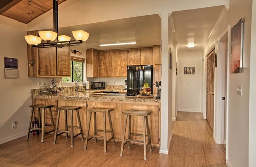 Volcano Cottage | Peaceful Volcano Home Near National Park!