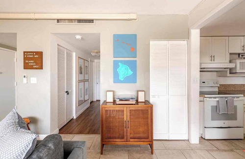 Historic Kailua Village Apartment | Peek-a-Boo Ocean View Condo in Kona - Walk to Beaches, Shops & Restaurants