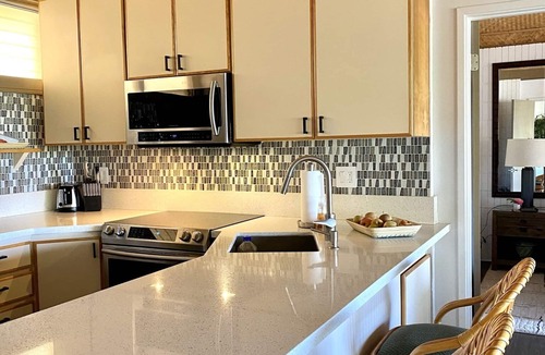 Kihei Condo | Penthouse Retreat Steps to Beach. Sweeping Ocean Views, Designer 5 Star Escape
