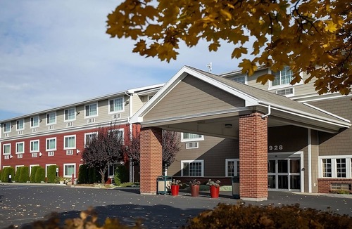 Pullman Hotel | Perfect Location for Vacation! Gorgeous Room w/Free Breakfast, Free Parking