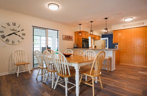 Country Club Estates House | Pet Friendly Downtown Rehoboth Beach Rustic and Comfy Home