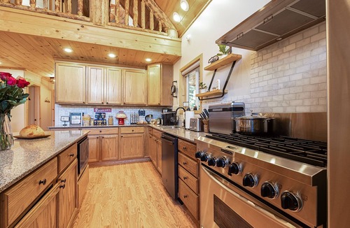 Duck Creek Village Ski Chalet | Pet Friendly | EV Charger| Zion/Bryce Hub | Family Fun