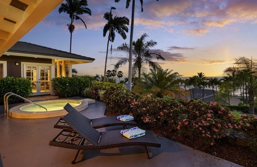 Kahaluu-Keauhou House | Pineapple House: Ocean View Home in Keauhou Estates w/Private Hot Tub, BBQ & AC