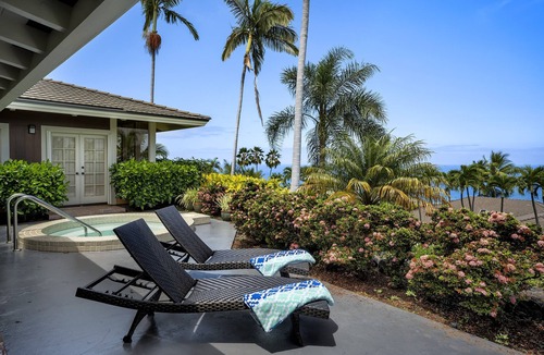 Kahaluu-Keauhou House | Pineapple House: Ocean View Home in Keauhou Estates w/Private Hot Tub, BBQ & AC