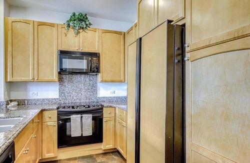 Waikoloa Villa | Plan a Golf Getaway Near the Beach with Pools & Fitness Facility