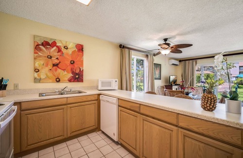 Kapaa Condo | Pono Kai J107 Beachfront Resort AC! Steps to Beach & Pool