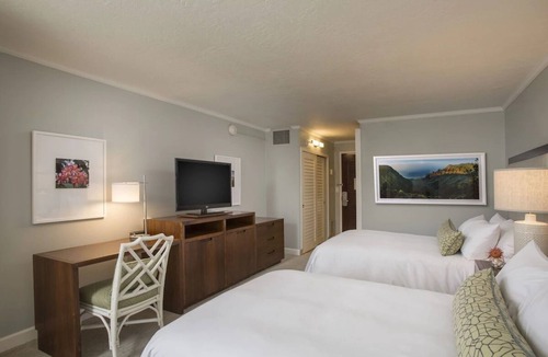 Hanamaulu Hotel | Premium Pool Ocean View 2 Double Beds at Kauai Beach Resort & Spa