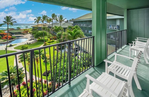Hanamaulu Hotel | Premium Pool Ocean View 2 Double Beds at Kauai Beach Resort & Spa