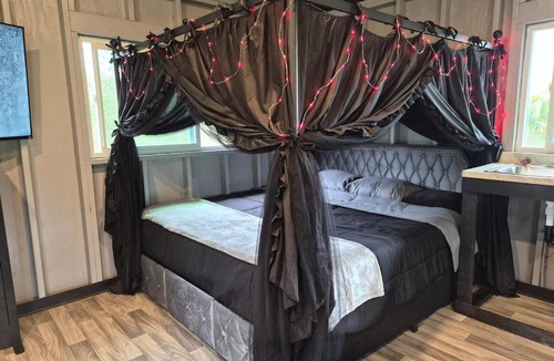 Kurtistown House | Private jungle retreat with AC and WiFi near Volcano