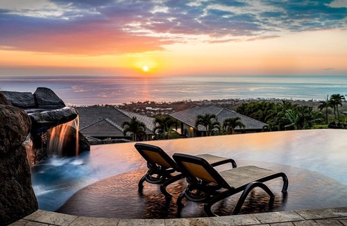 Kailua-Kona House | 🏖️Private Kona Luxury Home | Infinity Pool, Ocean Views & 3 King Suites