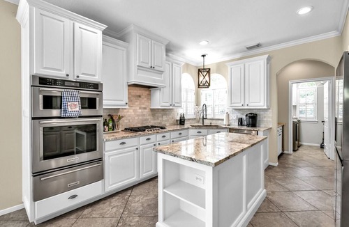 Alden Bridge House | Private Pool & Hot Tub | 5BR Near The Woodlands | Quiet Neighborhood | King Suite