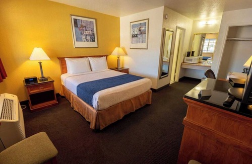 Pendleton Apartment | Queen Bed Non-Smoking