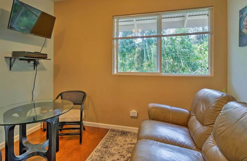 Keaau House | Quiet Tropical Escape w/ Lanai - < 1 Mi to Beach!