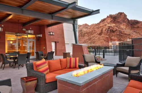 Moab Hotel | Red Rock Retreat with Pool - Quick Drive to Arches and Canyonlands - 4 Units