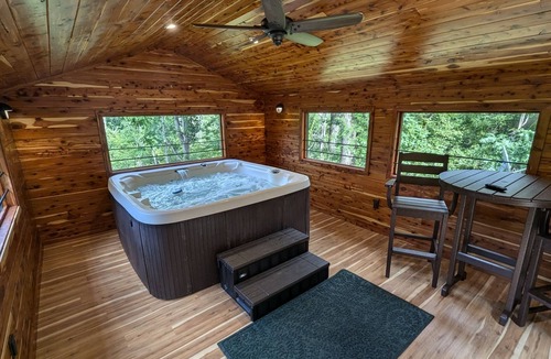 Stanley House | Red Roof mountain cabin with Hot Tub, Starlink & Whole-house Generator