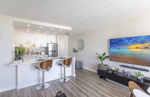 Waikiki Condo | Renovated 1 Bedroom W/Stunning Views, Parking, & Central Air