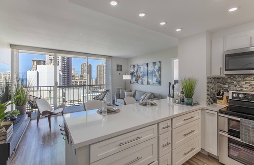 Waikiki Condo | Renovated 1 Bedroom W/Stunning Views, Parking, & Central Air