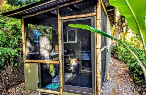 Pepeekeo Cabin | Rustic Vacation Rental Surrounded by Rainforest close to Volcanoes National Park, Hawaii