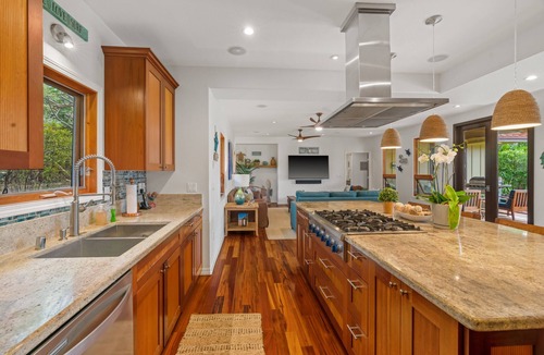 Bayview House | Rusty Sunrise by Alekona Kauai: 3BR Home Walking Distance to the Grand Hyatt and Shipwreck Beach