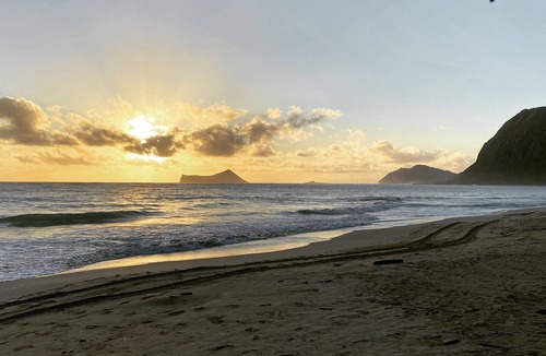 Waimanalo Beach Apartment | Safe and secure Suite near the best beach on the island.