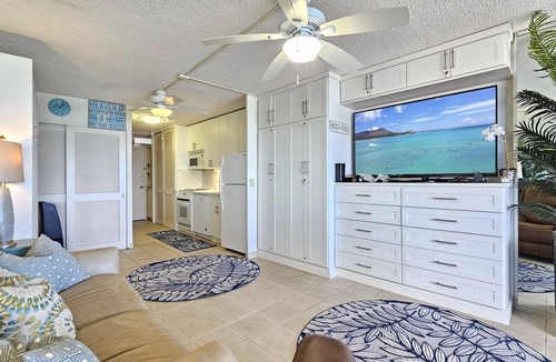 Diamond Head - Kapahulu - St. Louis Apartment | Sans Souci Beachfront Studio Condo 106