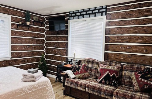 Southeast Salem Apartment | Scout- a rustic “cabin” apartment, very fast wifi