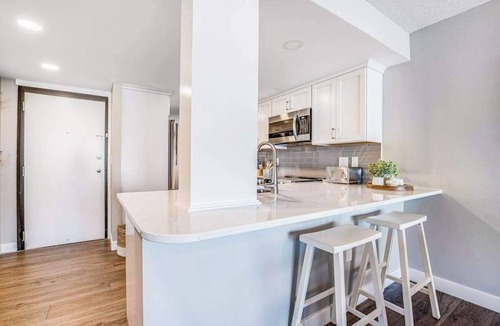 Bethany Beach Condo | Sea Colony 1st floor condo w/tennis court, shared sauna & balcony w/ocean view